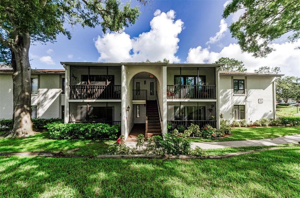2575 PINE RIDGE WAY S UNIT E1 PALM HARBOR, FL 34684