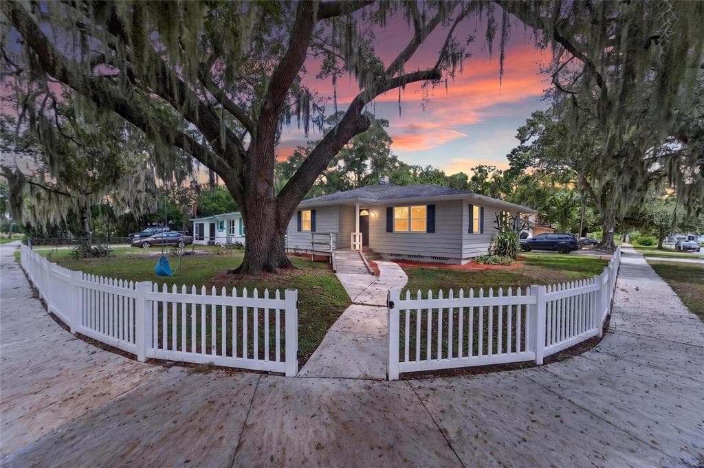 703 INTERLACHEN PKWY LAKELAND, FL 33801