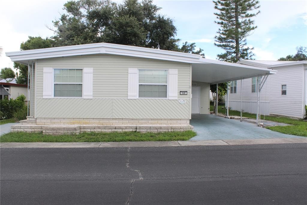52 ROYAL PALM CIRCLE LARGO, FL 33778