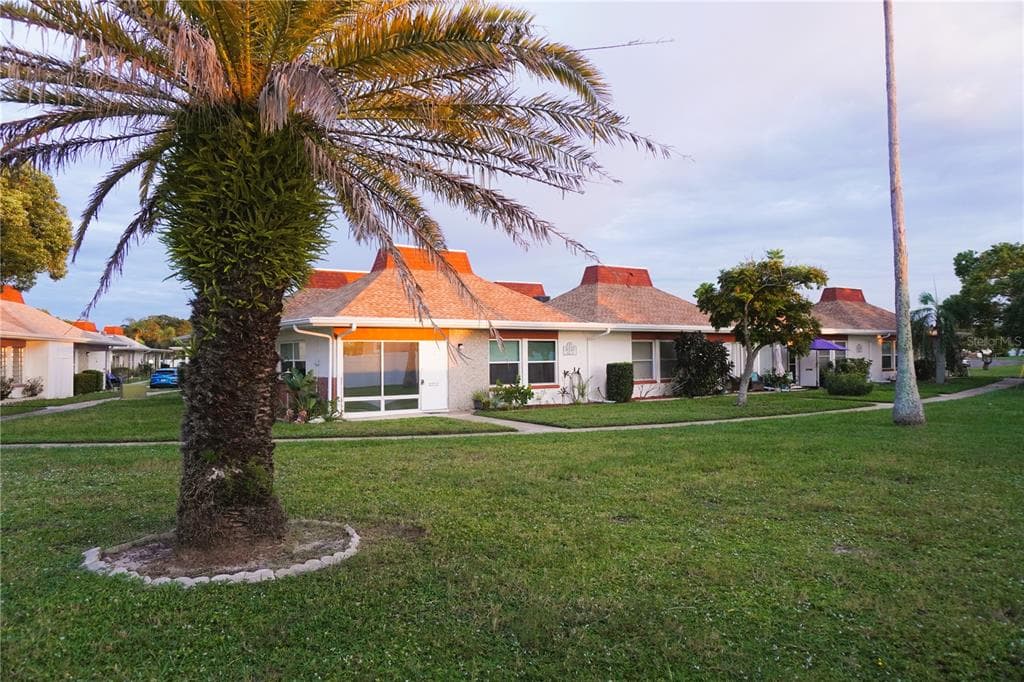 4337 TAHITIAN GARDENS CIRCLE UNIT E HOLIDAY, FL 34691