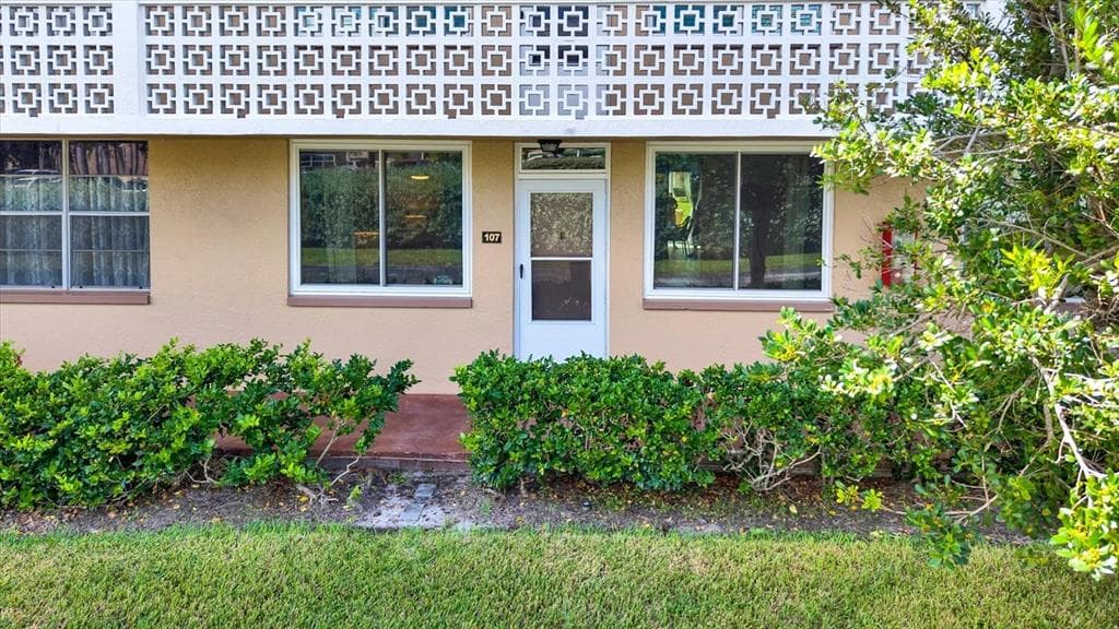 5095 BAY STREET NE UNIT 107