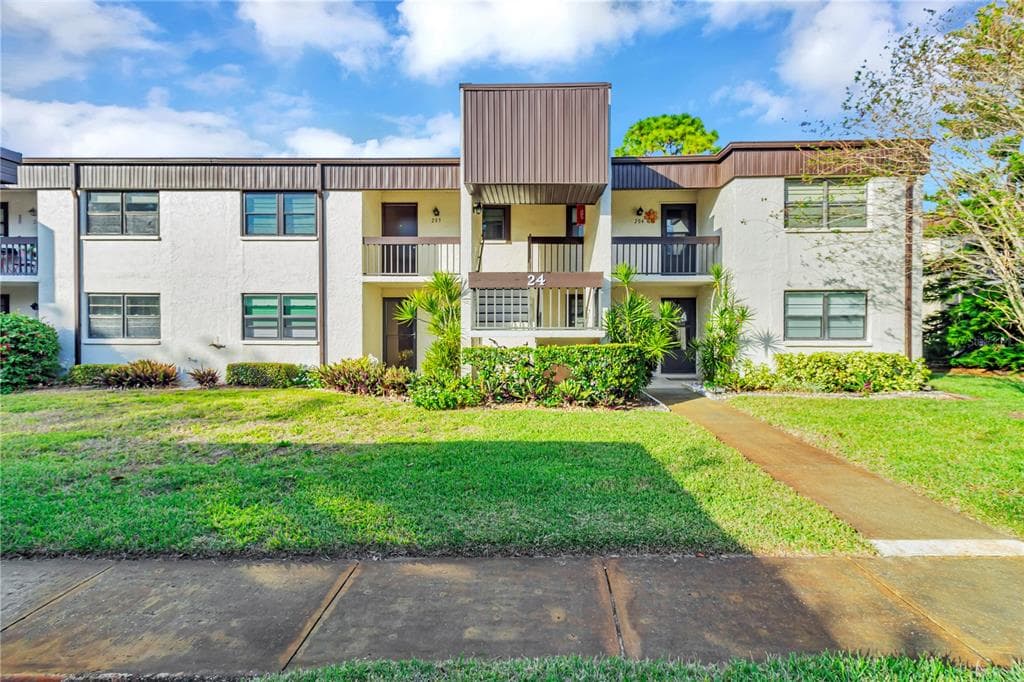 2400 WINDING CREEK BOULEVARD UNIT 24-203 CLEARWATER, FL 33761