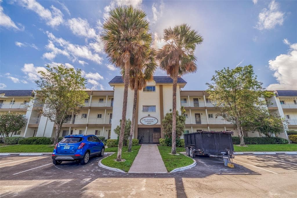 4595 CHANCELLOR STREET NE UNIT 105 ST PETERSBURG, FL 33703