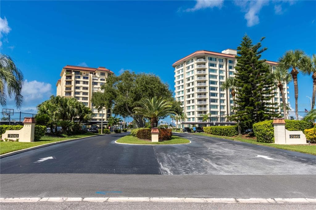 700 ISLAND WAY UNIT 501 CLEARWATER BEACH, FL 33767