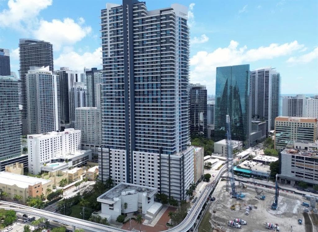 60 SW 13TH STREET UNIT 5212 MIAMI, FL 33130