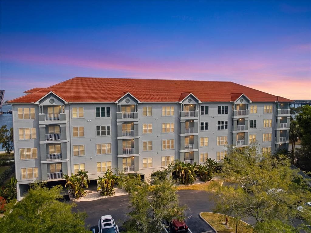 210 3RD STREET W UNIT 8305 BRADENTON, FL 34205