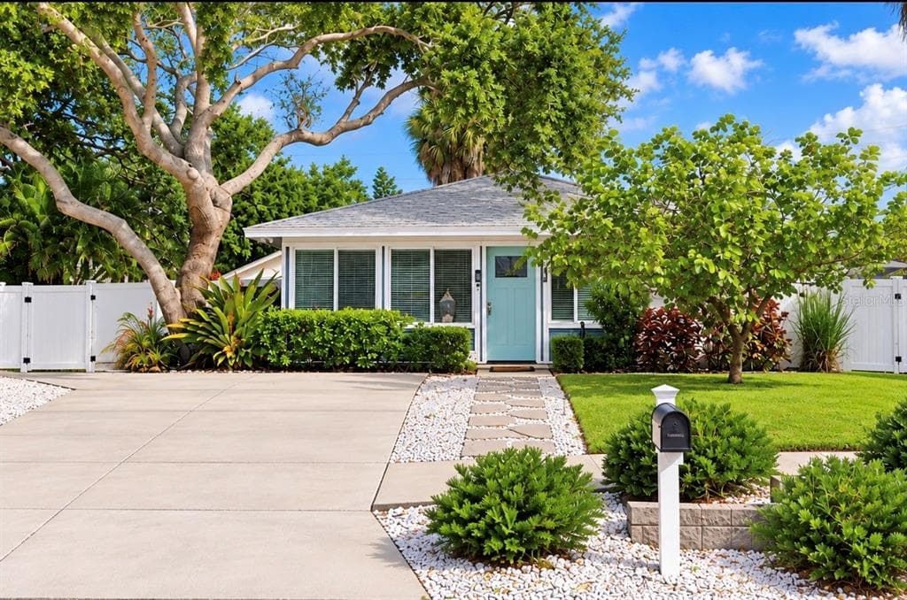 614 LYNDHURST STREET DUNEDIN, FL 34698
