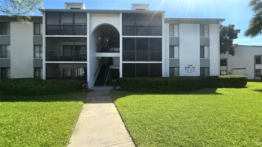 1236 PINE RIDGE CIRCLE W UNIT G3 TARPON SPRINGS, FL 34688