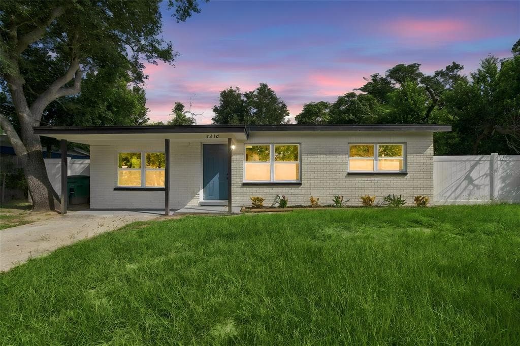 4216 N SANDALWOOD CIRCLE TAMPA, FL 33617