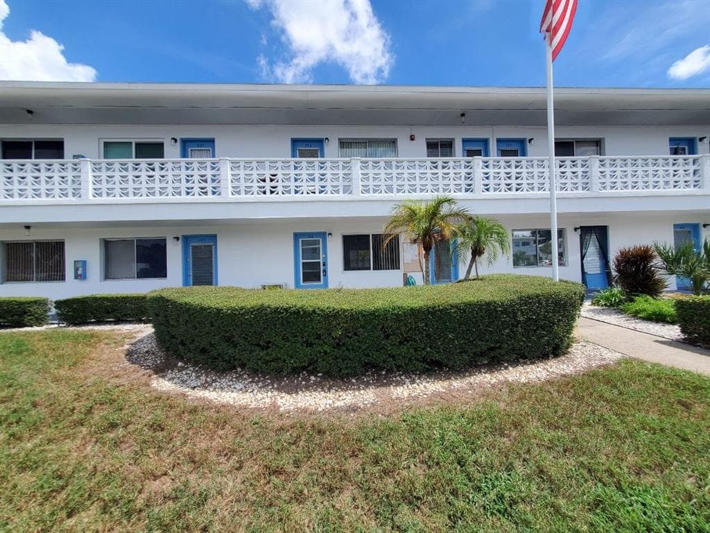 8555 112TH STREET UNIT 106 SEMINOLE, FL 33772