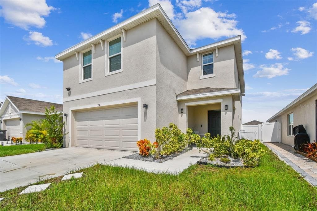 557 OLIVE CONCH STREET
