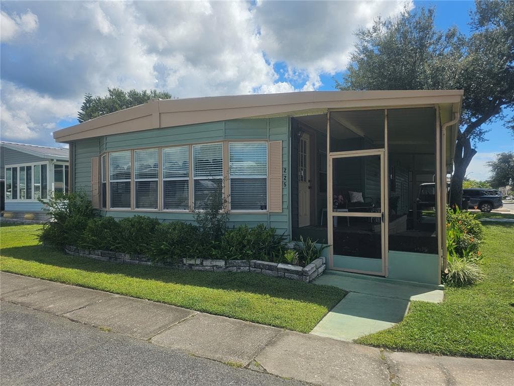 225 TARPON LANE