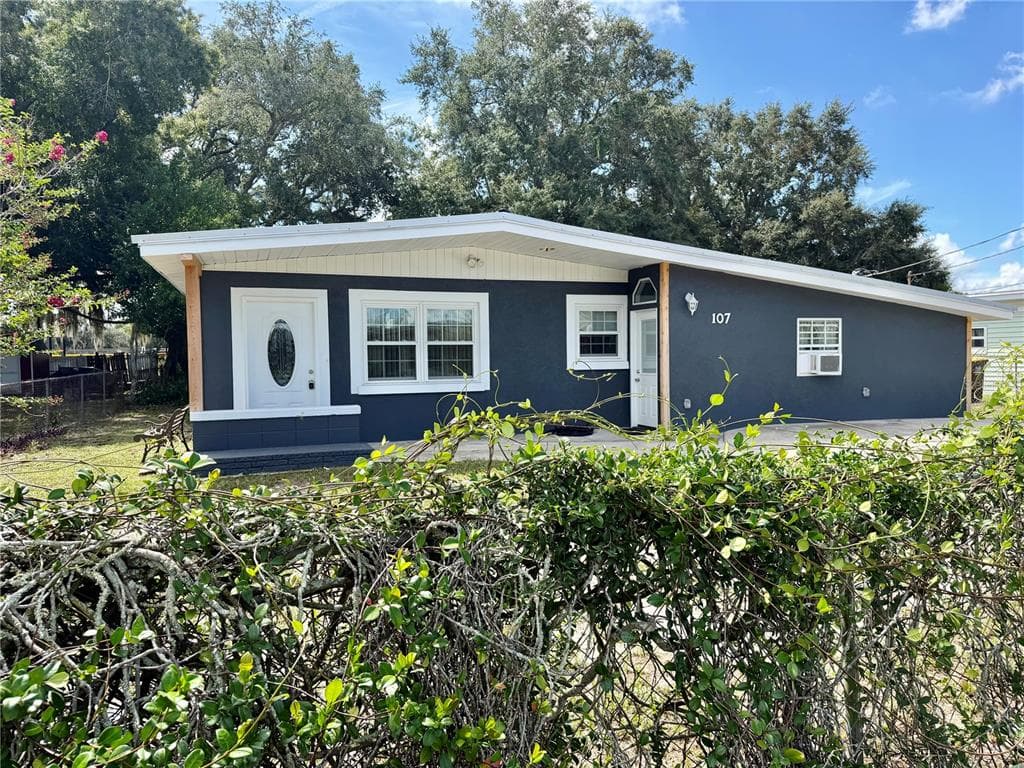 107 SHIRLEY COURT EAGLE LAKE, FL 33839