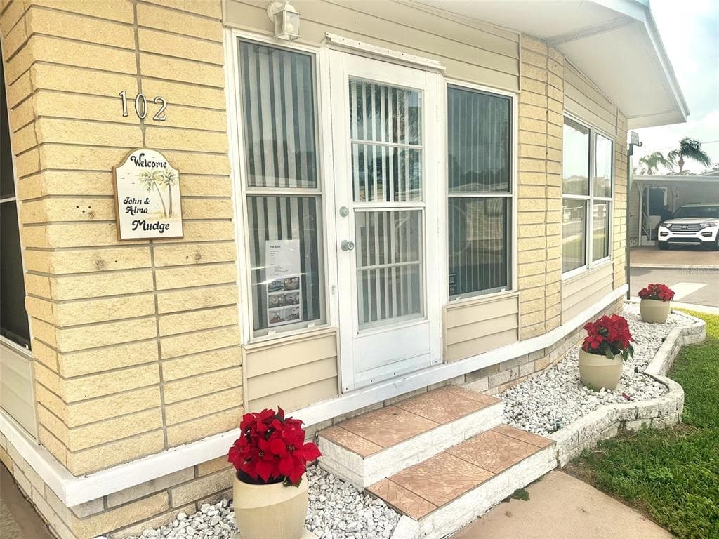 2000 E BAY DRIVE UNIT 102 LARGO, FL 33771