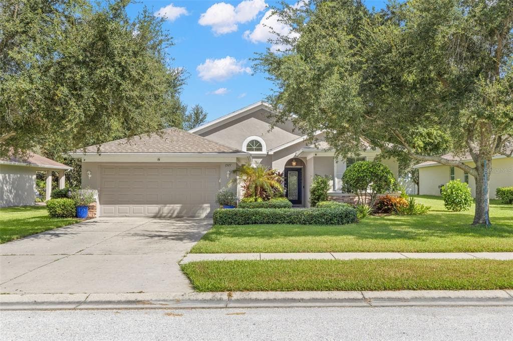 1527 RIVER COURT