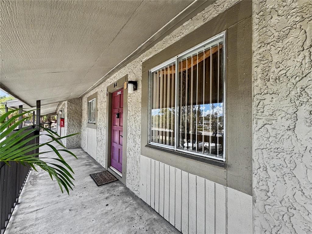 6328 NEWTOWN CIRCLE UNIT B4 TAMPA, FL 33615