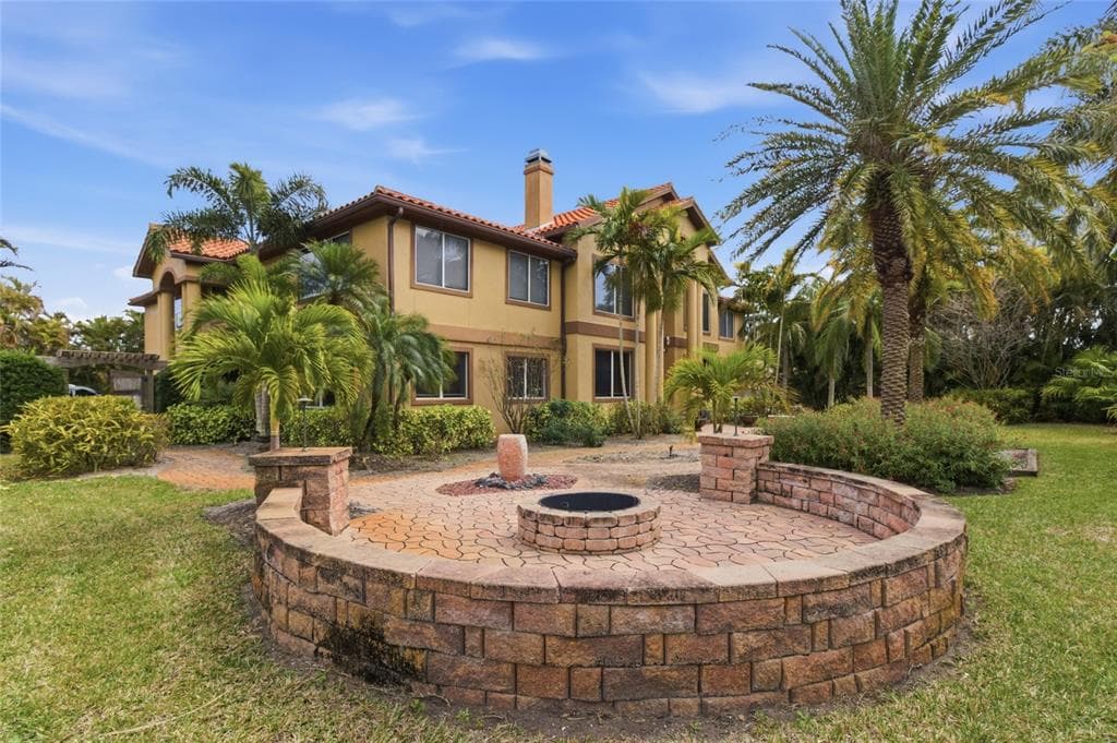 303 SUNNY LANE BELLEAIR, FL 33756