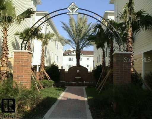 9715 MEADOW FIELD CREEK UNIT 403 tampa, FL 33626