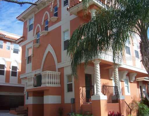 910 VILLA VENICIA WAY Tampa, FL 33602