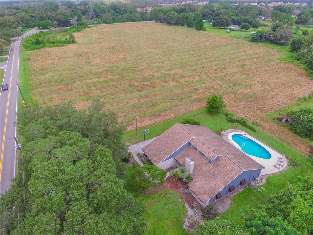 915.5 CRENSHAW LAKE ROAD LUTZ, FL 33548