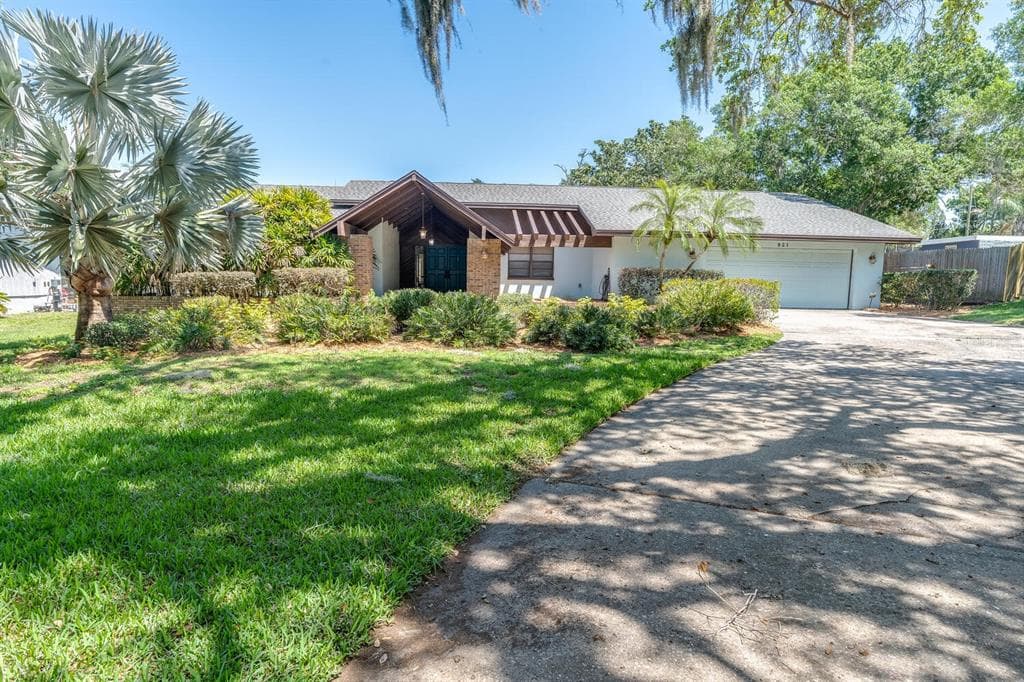 921 COLLEGE HILL DRIVE CLEARWATER, FL 33765