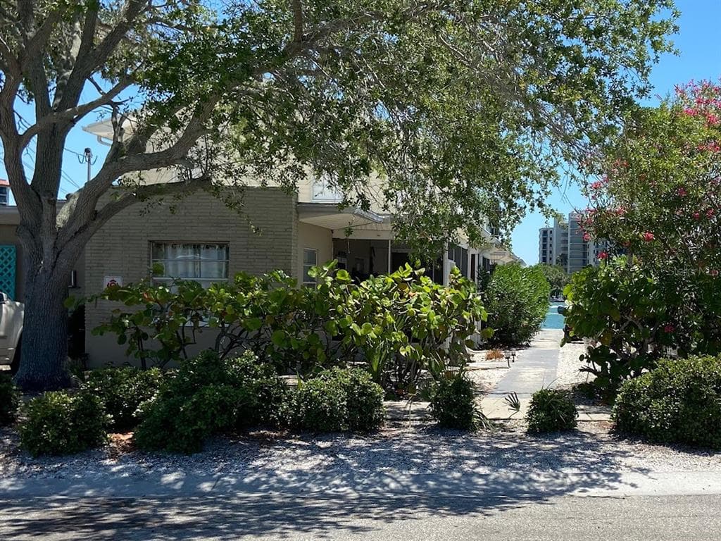 693 BAY ESPLANADE CLEARWATER, FL 33767