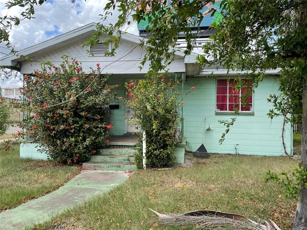 702 E FLORIBRASKA AVENUE TAMPA, FL 33603