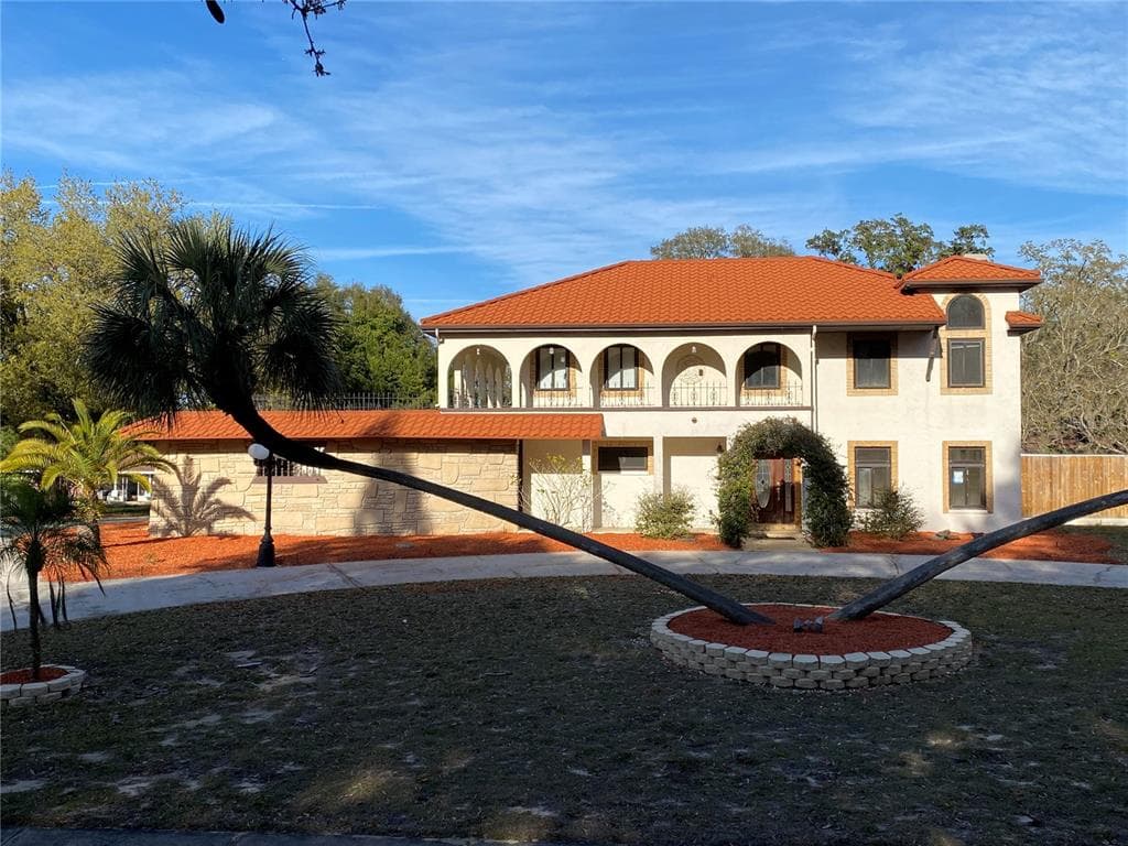 2215 HIGH POINT DRIVE