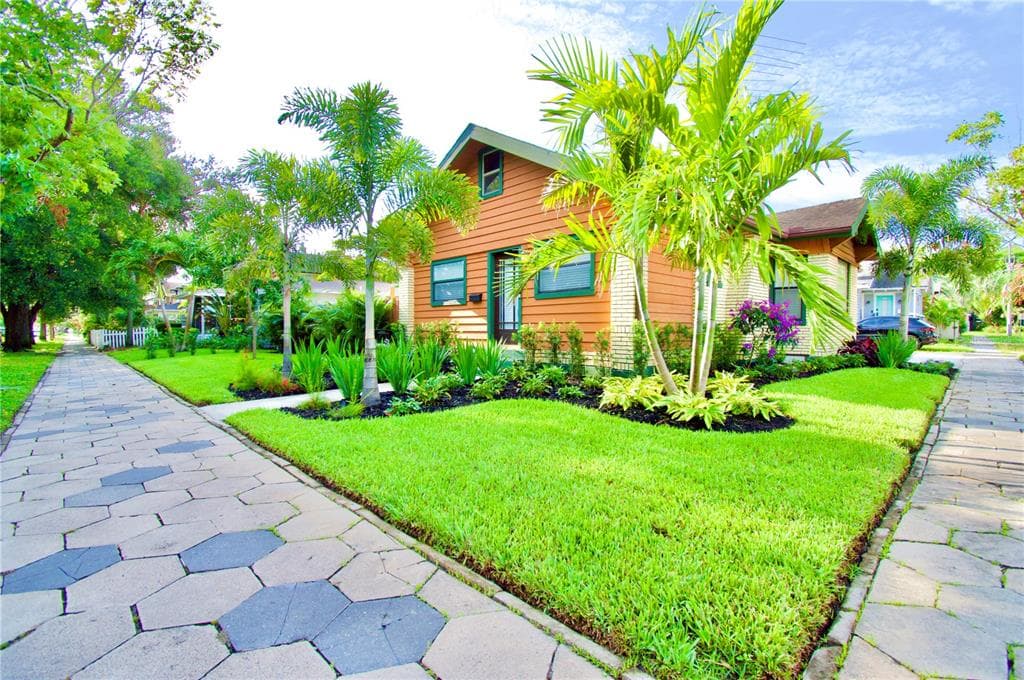 306 10TH AVENUE NE ST PETERSBURG, FL 33701
