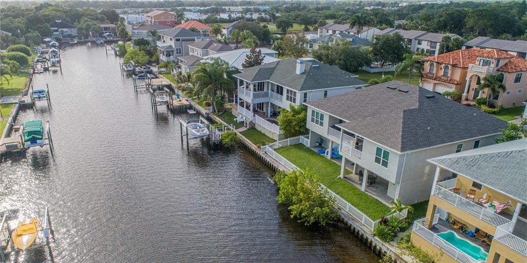 327 MANATEE LANE TARPON SPRINGS, FL 34689