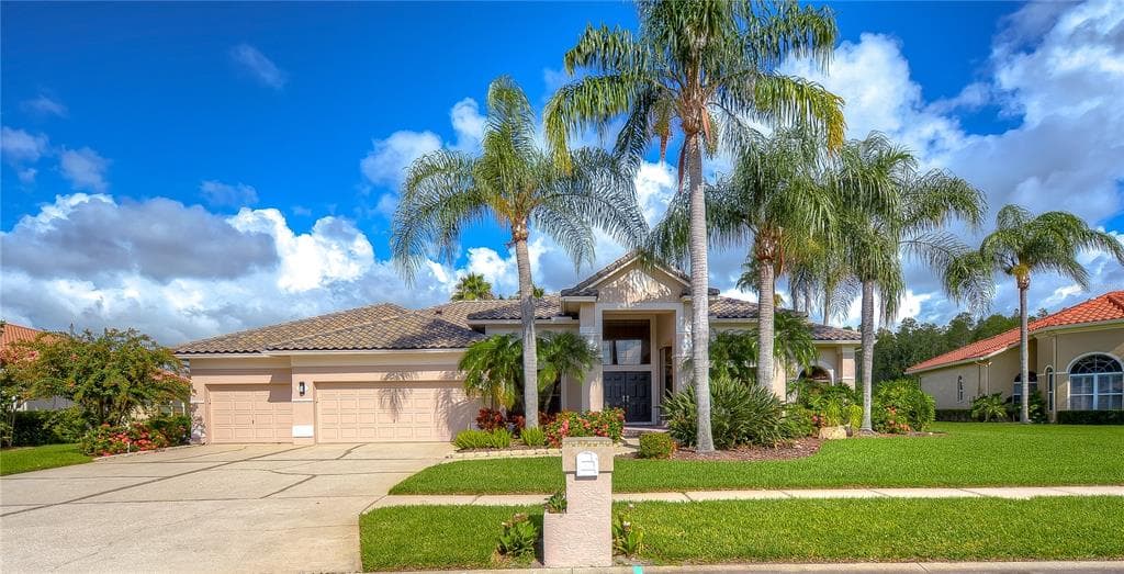 19004 AVENUE BAYONNES LUTZ, FL 33558