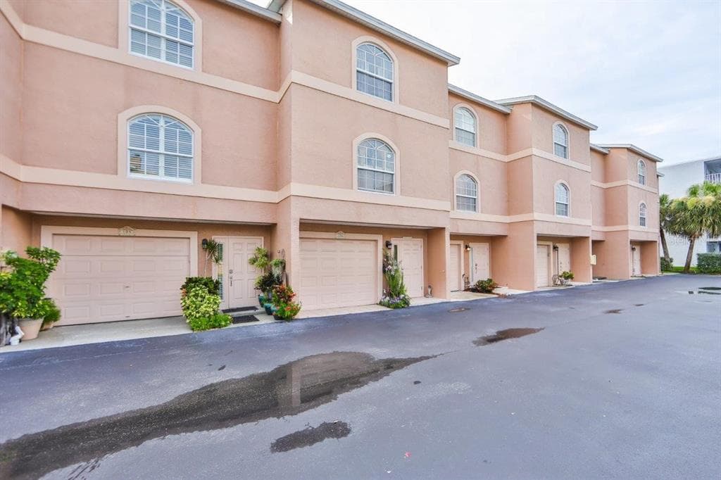 637 PINELLAS BAYWAY S UNIT 5 TIERRA VERDE, FL 33715