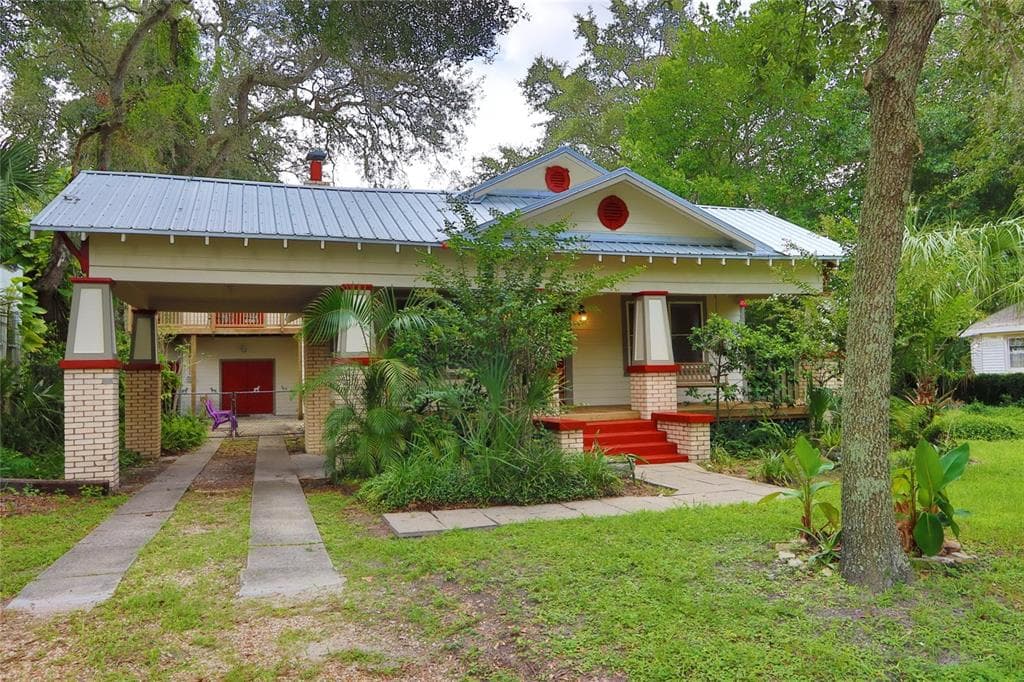 204 W CREST AVENUE TAMPA, FL 33603