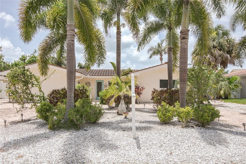110 18TH STREET BELLEAIR BEACH, FL 33786