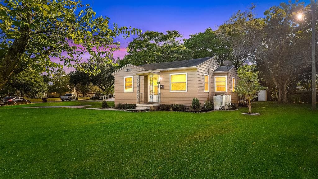 6040 PERSHING STREET NE ST PETERSBURG, FL 33703