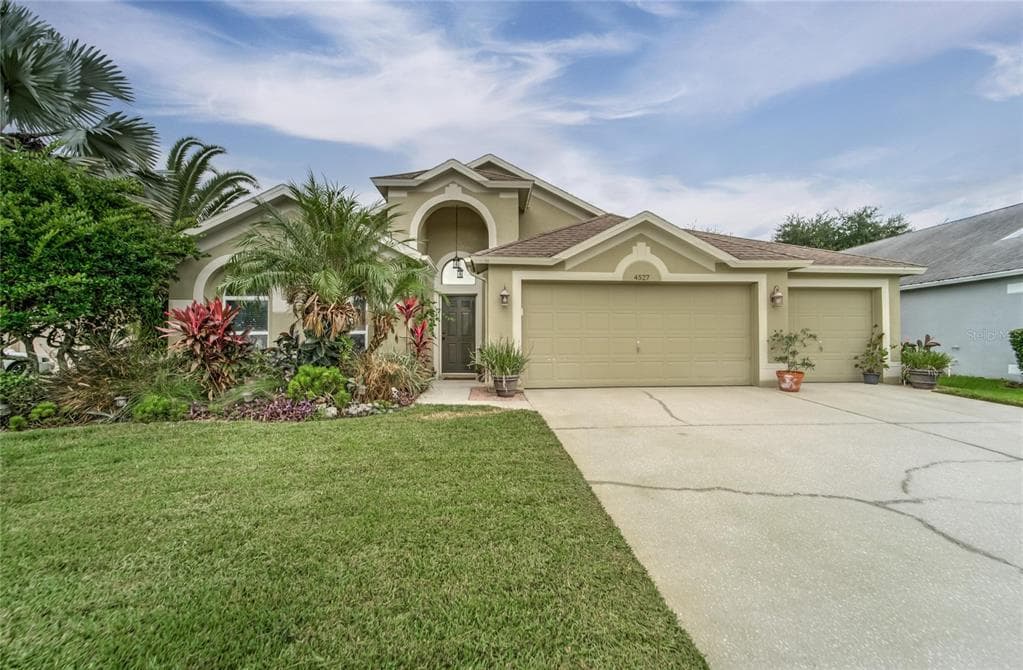 4527 CLARKWOOD COURT LAND O LAKES, FL 34639