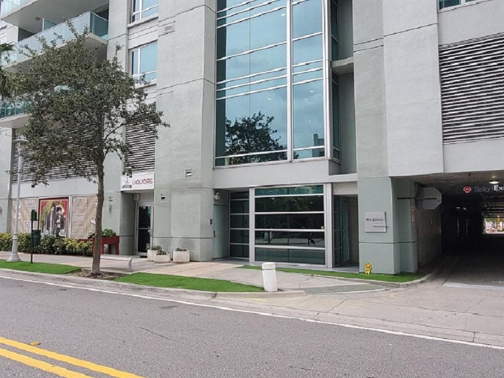 111 N 12TH STREET UNIT 1817 TAMPA, FL 33602