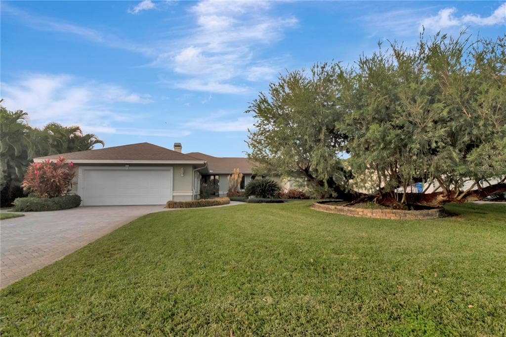 637 TALLAHASSEE DRIVE NE ST PETERSBURG, FL 33702