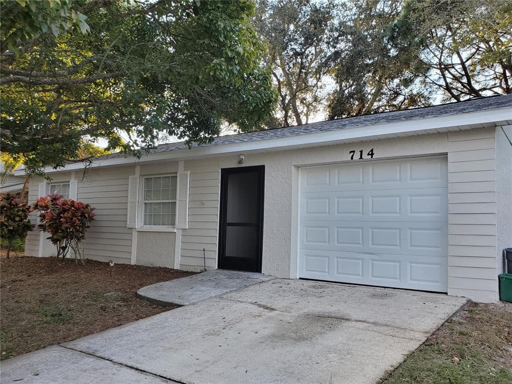 714 CRIMSON KING TRACE TARPON SPRINGS, FL 34689