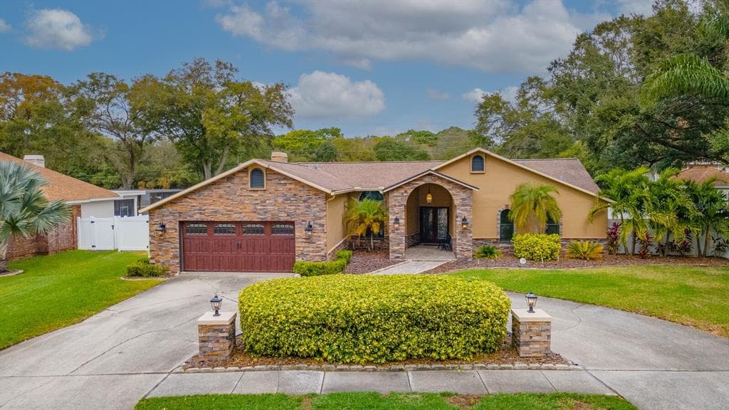 12289 OAKS LANE SEMINOLE, FL 33772