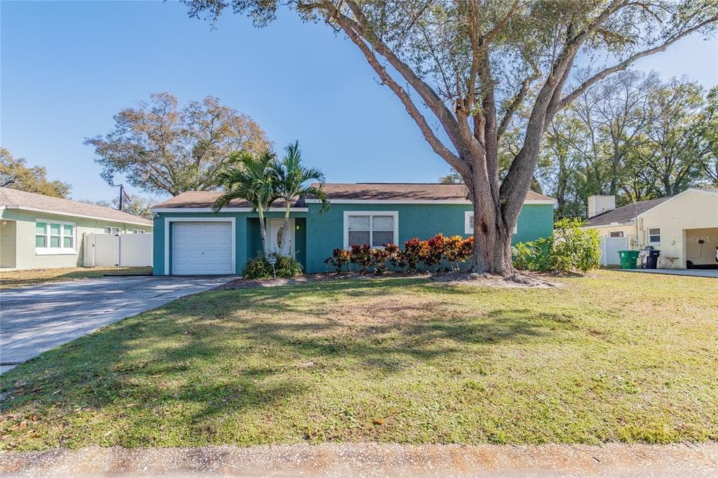 4605 FAIRWAY DRIVE TAMPA, FL 33603