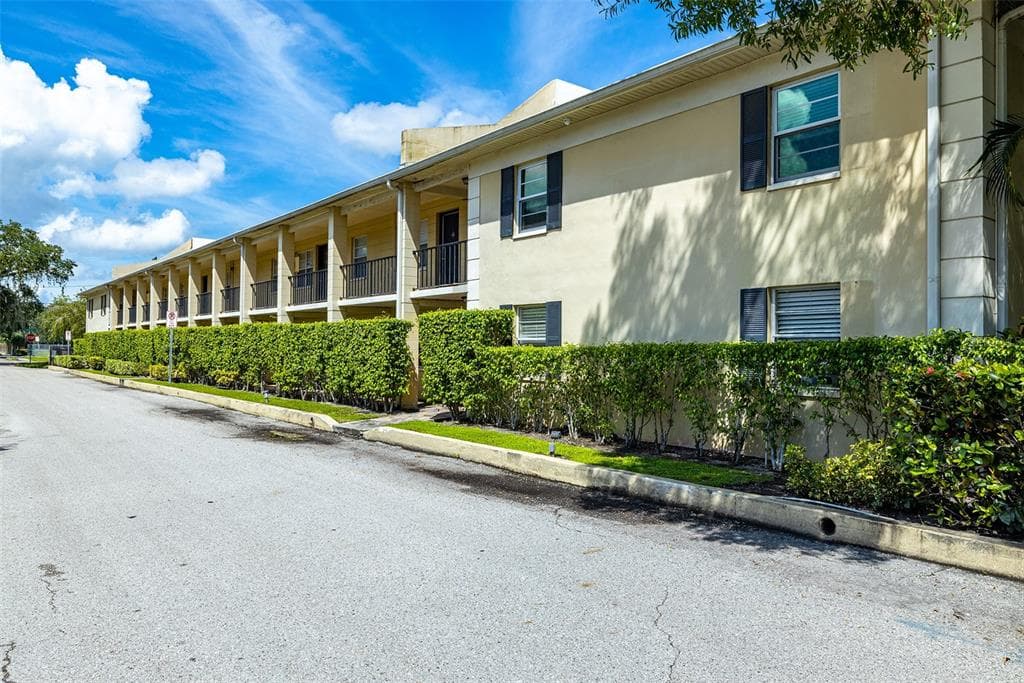 5221 BAYSHORE BOULEVARD UNIT 26 TAMPA, FL 33611