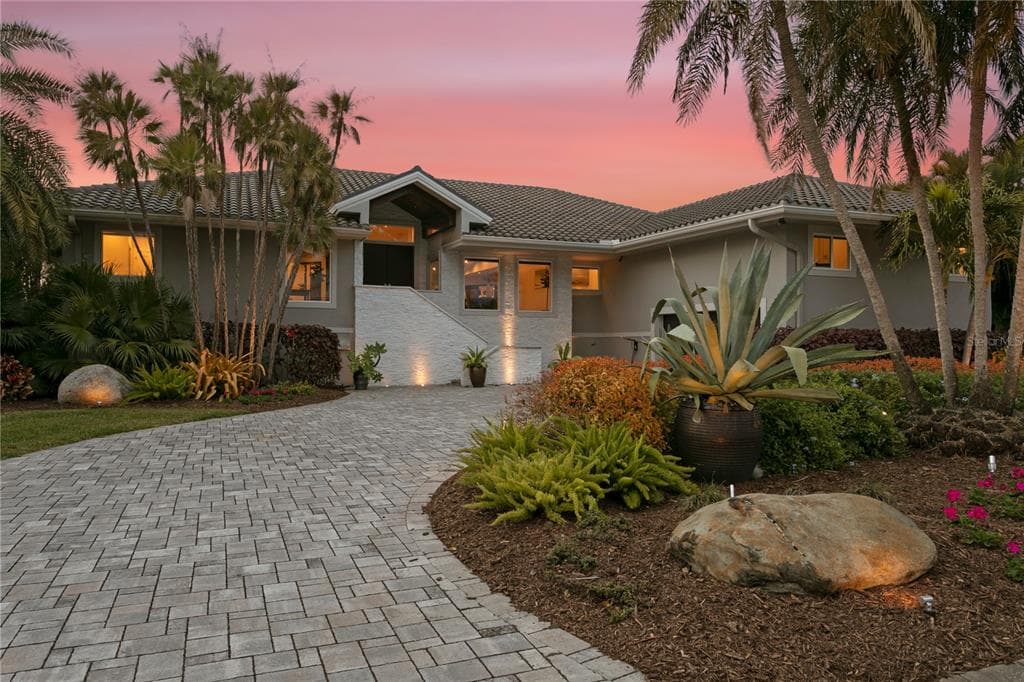 5339 62ND AVENUE S ST PETERSBURG, FL 33715
