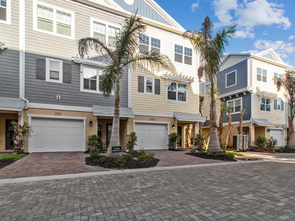 2509 CORAL COURT