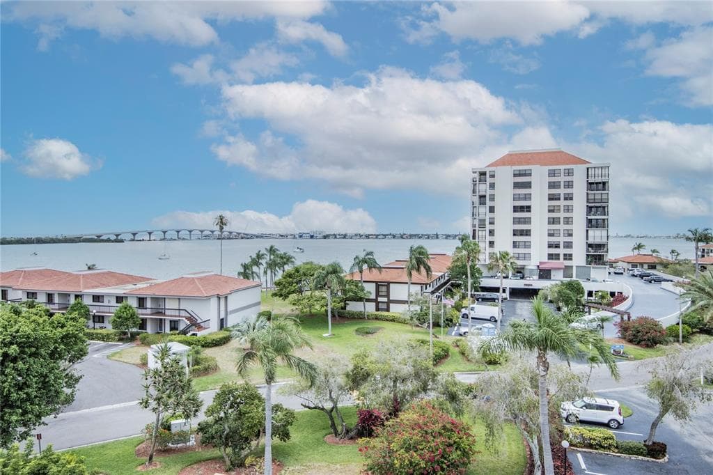 6294 BAHIA DEL MAR CIRCLE UNIT 502 ST PETERSBURG, FL 33715