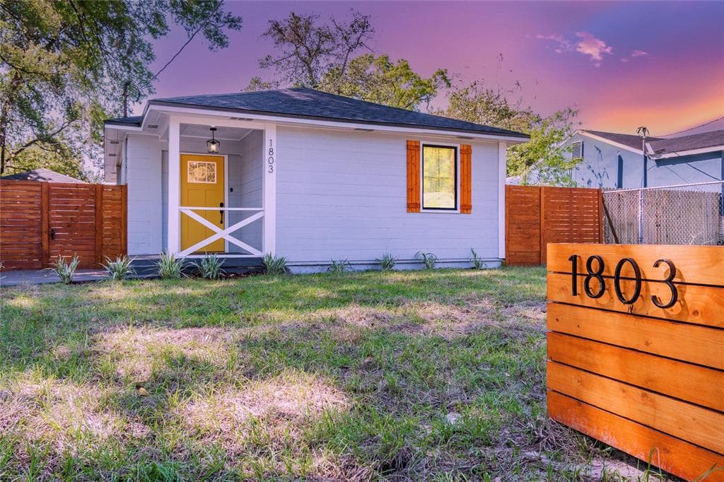 1803 E FRIERSON AVENUE TAMPA, FL 33610