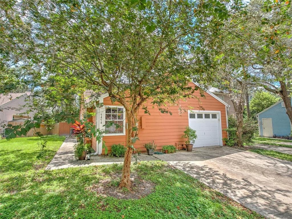 9454 FOREST HILLS CIRCLE TAMPA, FL 33612