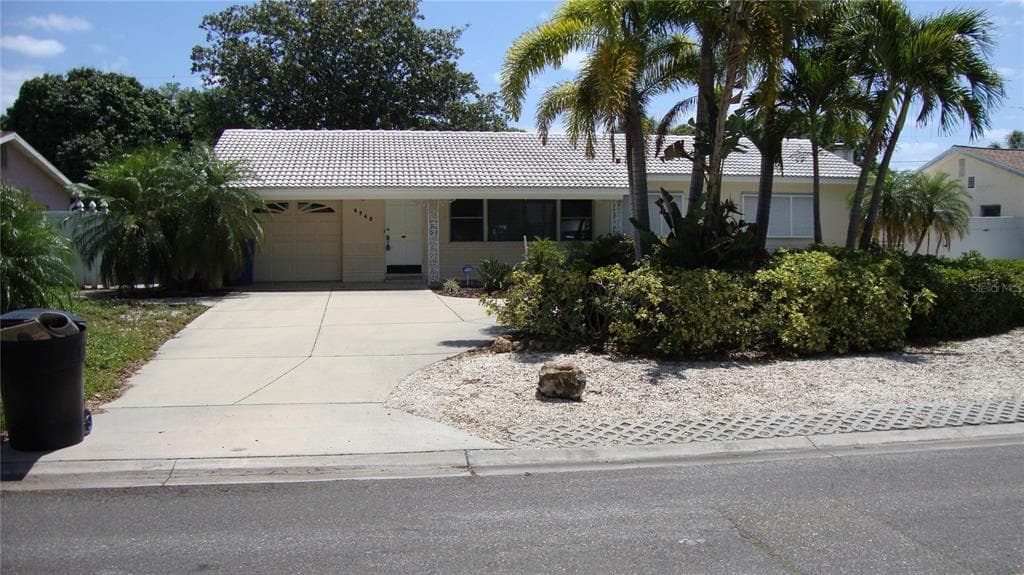 2745 64 STREET N ST PETERSBURG, FL 33710