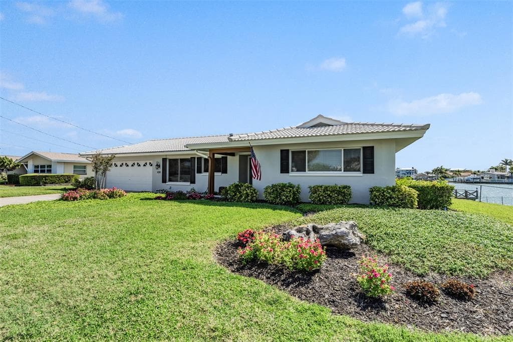 439 ISLAND WAY CLEARWATER, FL 33767