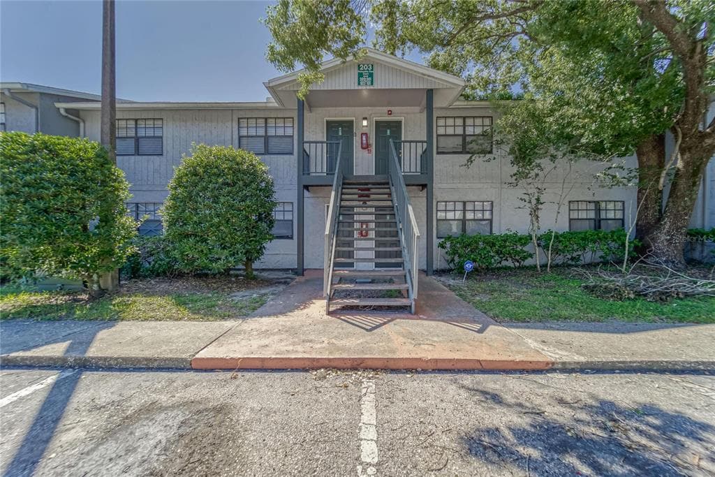 203 POINSETTIA PINE COURT UNIT 202 TAMPA, FL 33612